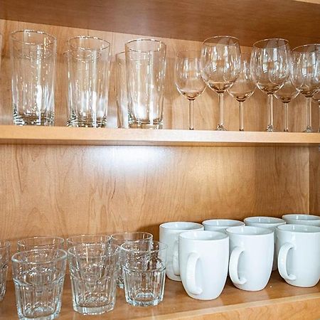 Exquisite Central Townhome With Spacious Loft And Gourmet Kitchen シアトル エクステリア 写真
