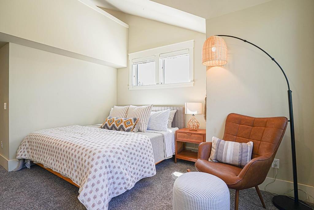 Exquisite Central Townhome With Spacious Loft And Gourmet Kitchen シアトル エクステリア 写真