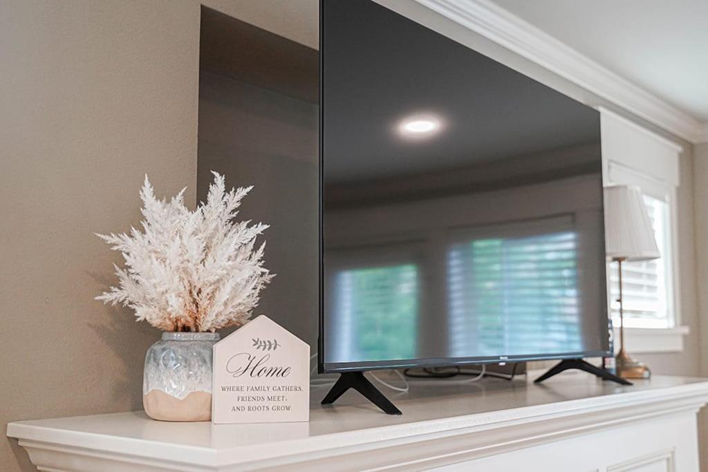 Exquisite Central Townhome With Spacious Loft And Gourmet Kitchen シアトル エクステリア 写真